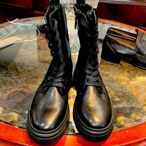 GEOX RESPIRA ( NWOT) never been worn